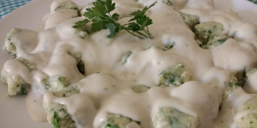 GNOCCHI DE BATATA E RICOTA AO MOLHO DE GONGONZOLA