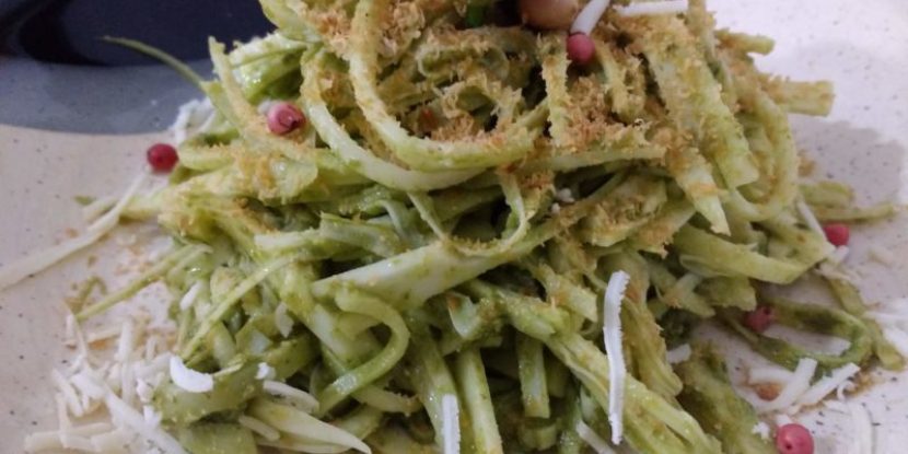 TALHARIM DE PUPUNHA AO PESTO DE MANJERICÃO