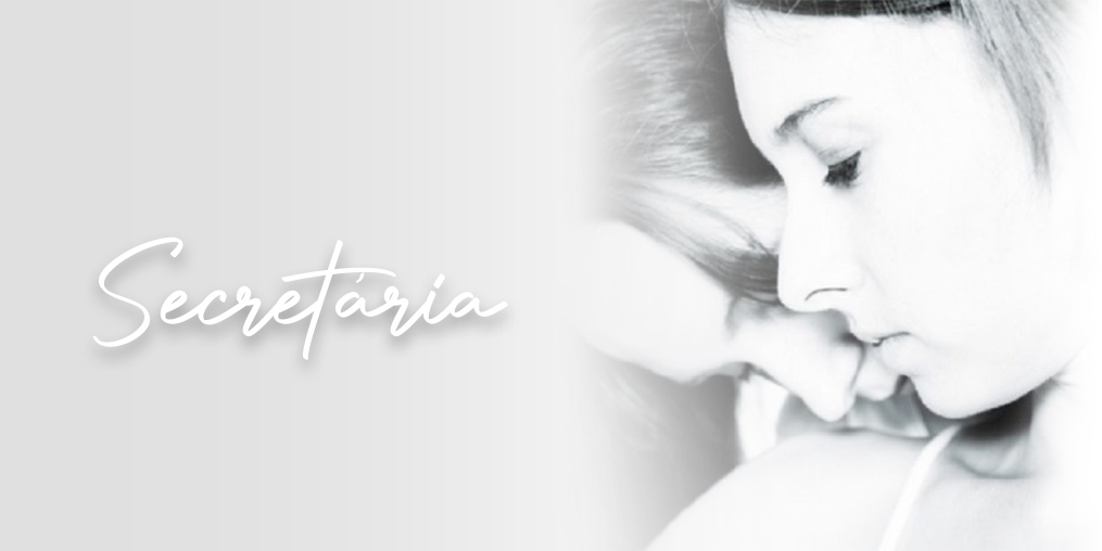 Mulheres se abraçando.